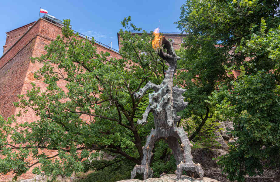 Polonia - Cracovia 088 - colina de Wawel - Dragón de Wawel.jpg